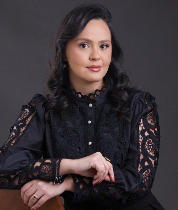 TÁSSIA MARIA ARAÚJO RODRIGUES 